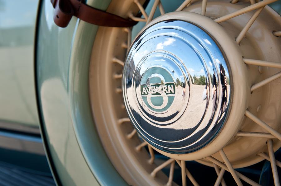 Эскиз Auburn 8-105 Salon Dual Ratio Convertible Sedan 1933 года  (фото 45 из 48)